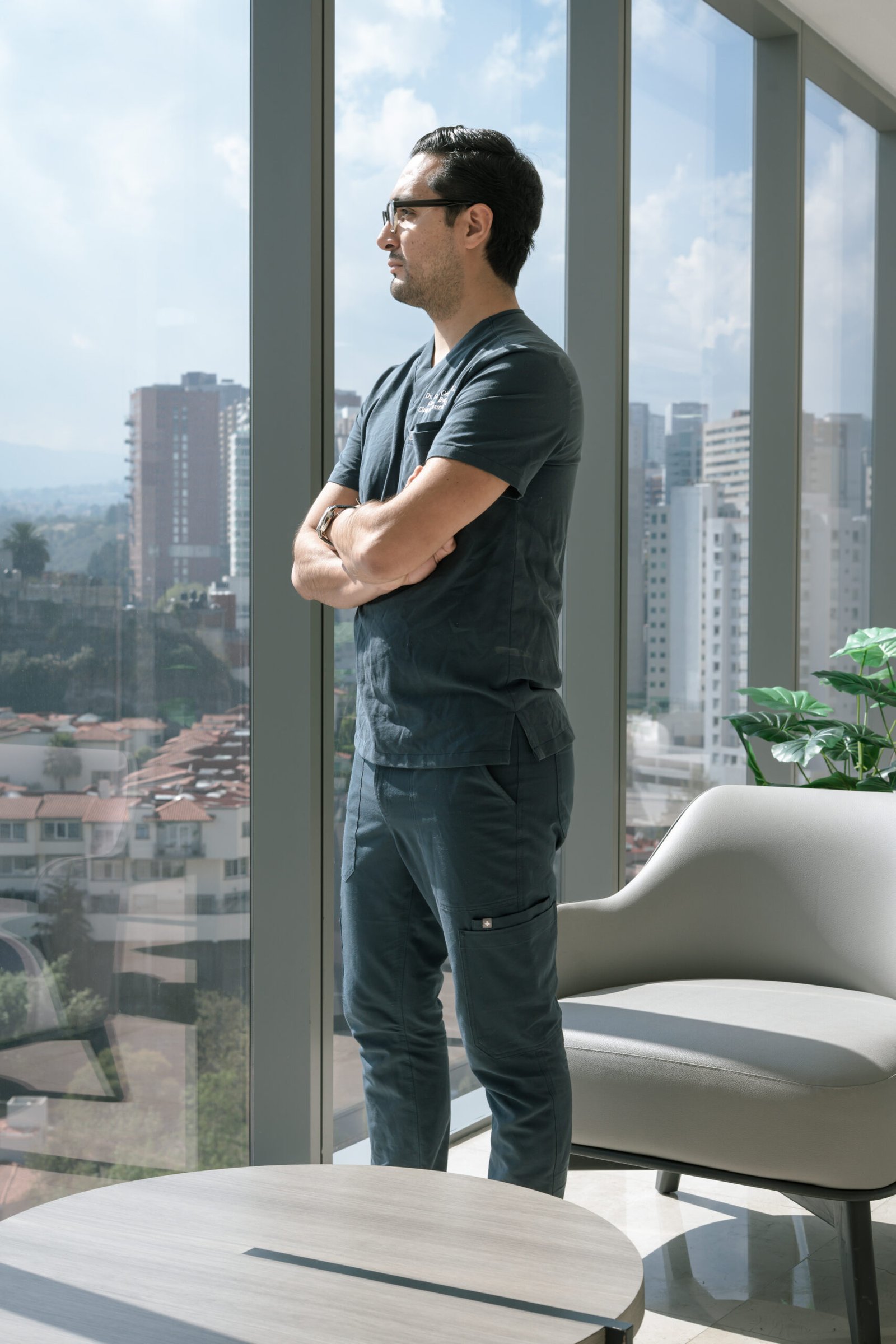 Dr. Oscar Cervantes, bariatric surgeon at Hospital Ángeles in Mexico City